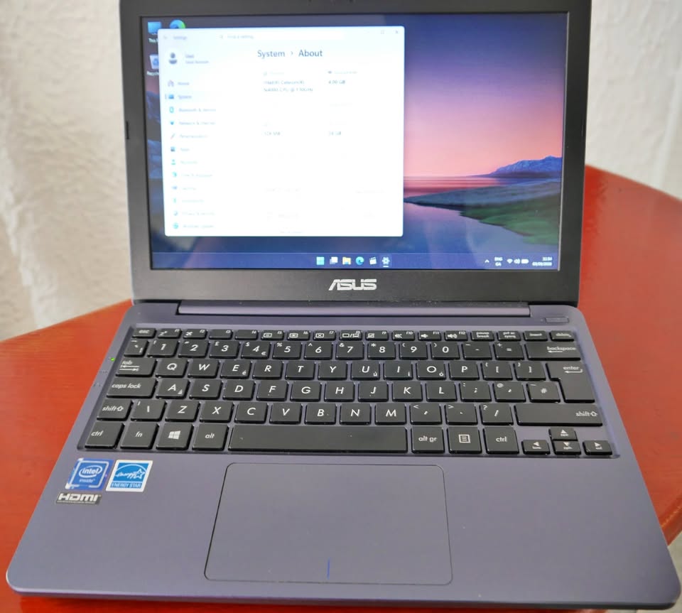ASUS VivoBook E203M